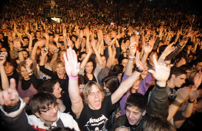 Split, 180311.
Spaladium Arena.
Koncert Bajaga u splitskoj Spaladium Areni ispunio je ocekivanja i dvorana je bila gotovo puna.
Foto: Paun Paunovic / CROPIX Split, 180311.
Spaladium Arena.
Koncert Bajaga u splitskoj Spaladium Areni ispunio je ocekivanja i dvorana je bila gotovo puna.
Foto: Paun Paunovic / CROPIX