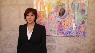 Izložba nosi naziv “Približavanje – stih i slika”, a otvara se u klaustru samostana Sv. Frane. Izložba nosi naziv “Približavanje – stih i slika”, a otvara se u klaustru samostana Sv. Frane.