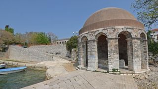 Pri kraju su radovi na obnovi prilaza fontani na Karmi.