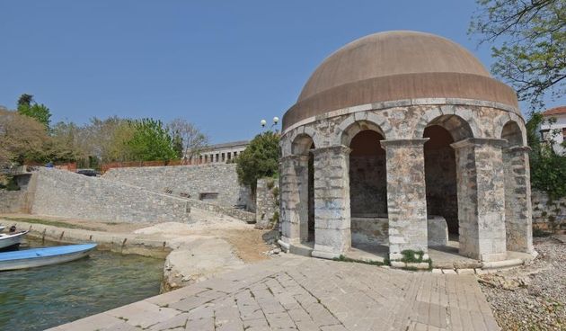 Pri kraju su radovi na obnovi prilaza fontani na Karmi.