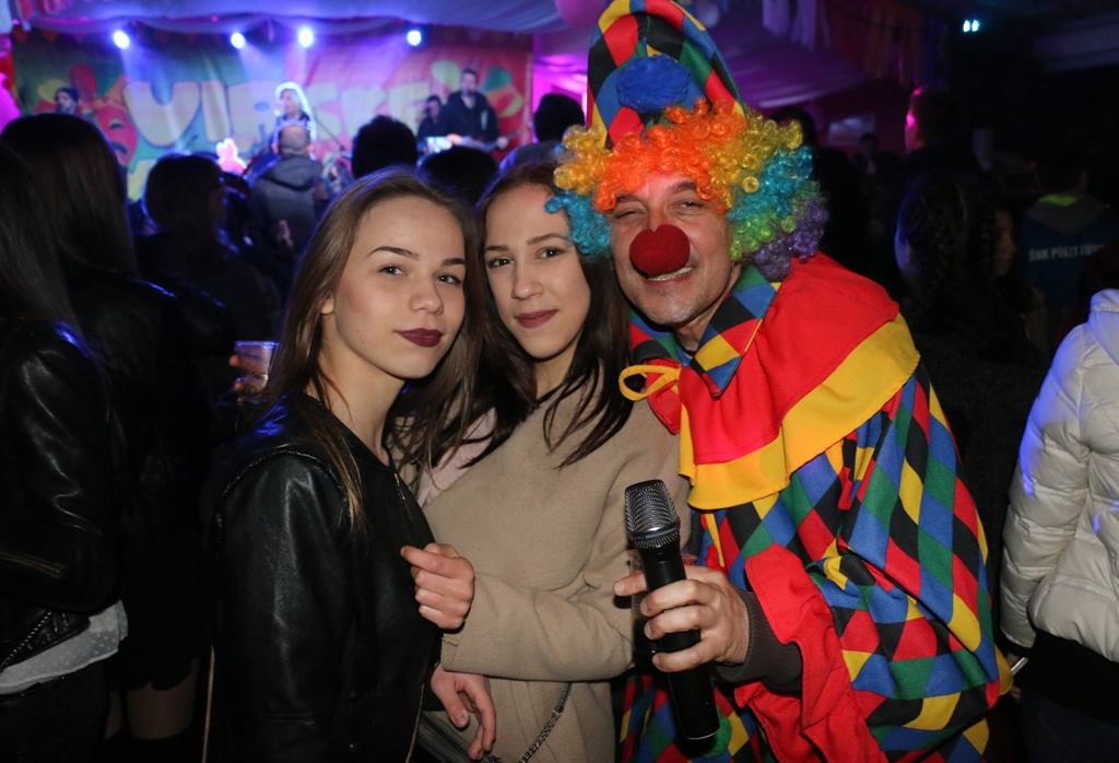 Virske maškare: Maja Šuput zapalila ledenu virsku večer Virske maškare: Maja Šuput zapalila ledenu virsku večer