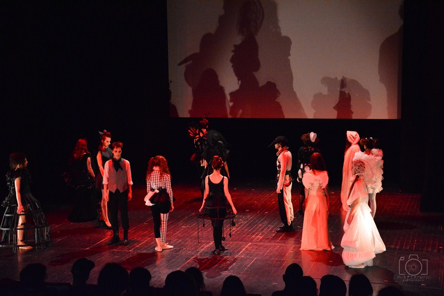 Dragon teatar- “POE – Nikad više”, foto: Iva Perinčić Dragon teatar- “POE – Nikad više”, foto: Iva Perinčić