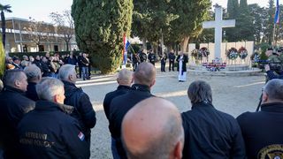 Na Gradskom groblju položeni vijenci povodom obilježavanja 33. obljetnice 72. bojne Vojne policije Na Gradskom groblju položeni vijenci povodom obilježavanja 33. obljetnice 72. bojne Vojne policije