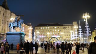Zagrebački Advent ove godine pun je svjetla i šarenila