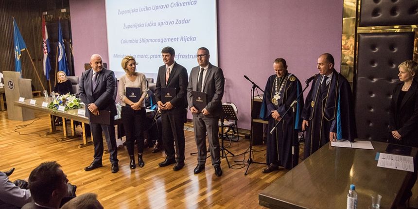 Pomorski fakultet u Rijeci dodijelio zahvalnicu Županijskoj lučkoj upravi Zadar Pomorski fakultet u Rijeci dodijelio zahvalnicu Županijskoj lučkoj upravi Zadar