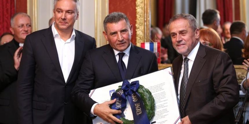 , Zagreb – U Dvercu je odrzana dodjela povelje pocasnog gradjanina Zagreba generalu Anti Gotovini. Photo: Anto Magzan/PIXSELL , Zagreb – U Dvercu je odrzana dodjela povelje pocasnog gradjanina Zagreba generalu Anti Gotovini. Photo: Anto Magzan/PIXSELL