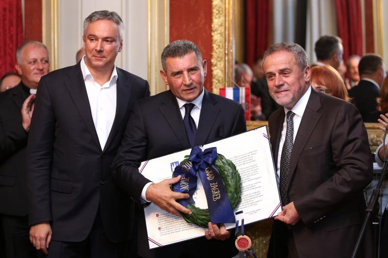 , Zagreb – U Dvercu je odrzana dodjela povelje pocasnog gradjanina Zagreba generalu Anti Gotovini. Photo: Anto Magzan/PIXSELL , Zagreb – U Dvercu je odrzana dodjela povelje pocasnog gradjanina Zagreba generalu Anti Gotovini. Photo: Anto Magzan/PIXSELL