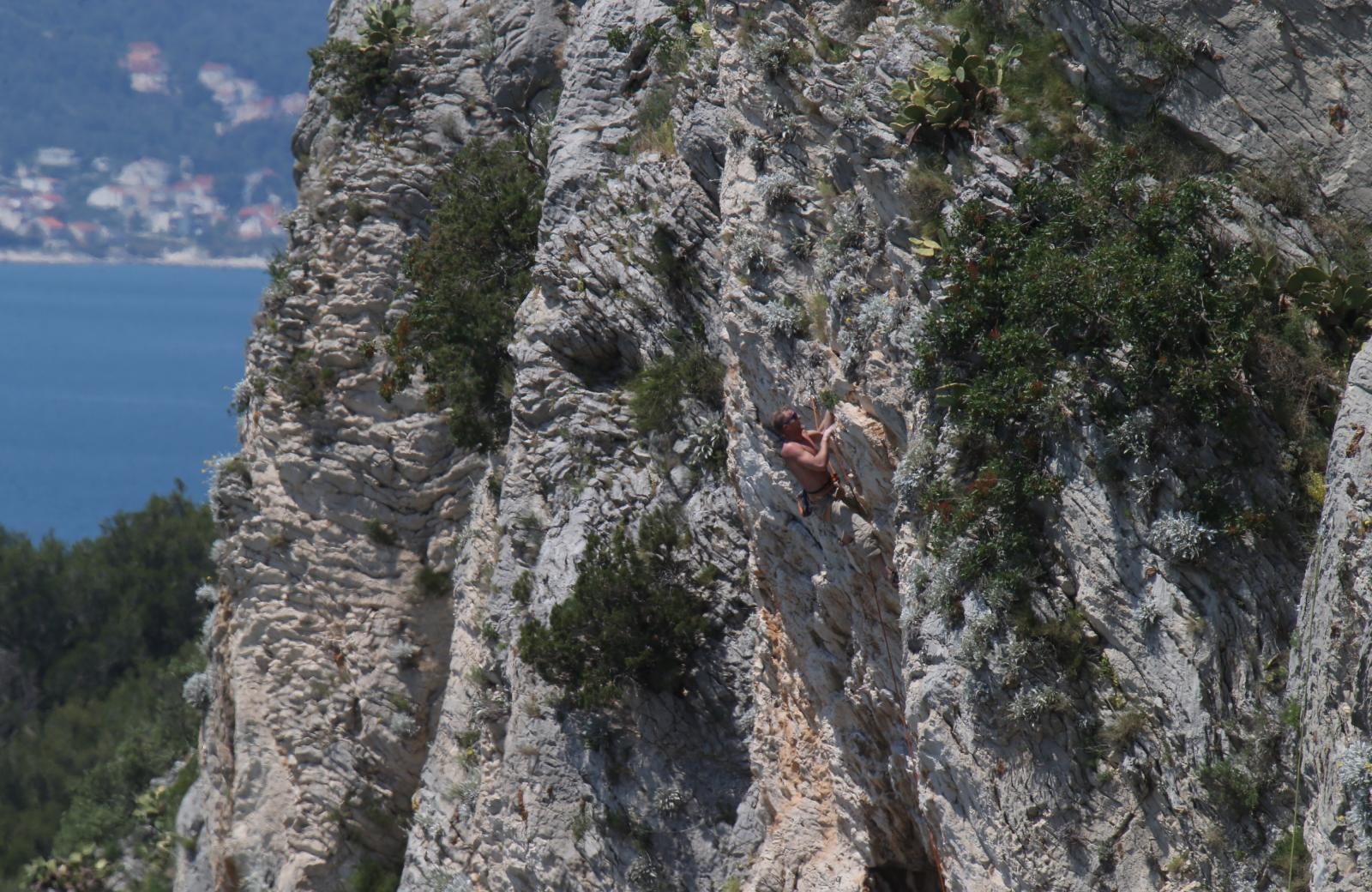 Norveški pisac i strastveni penjač Jo Nesbo uspeo se na hridi Marjana