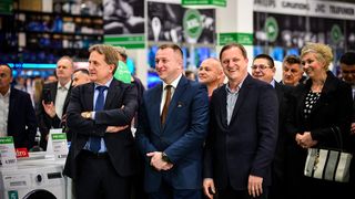 Svečano otvoren novi prodajni centar Pevec u Zadru Svečano otvoren novi prodajni centar Pevec u Zadru