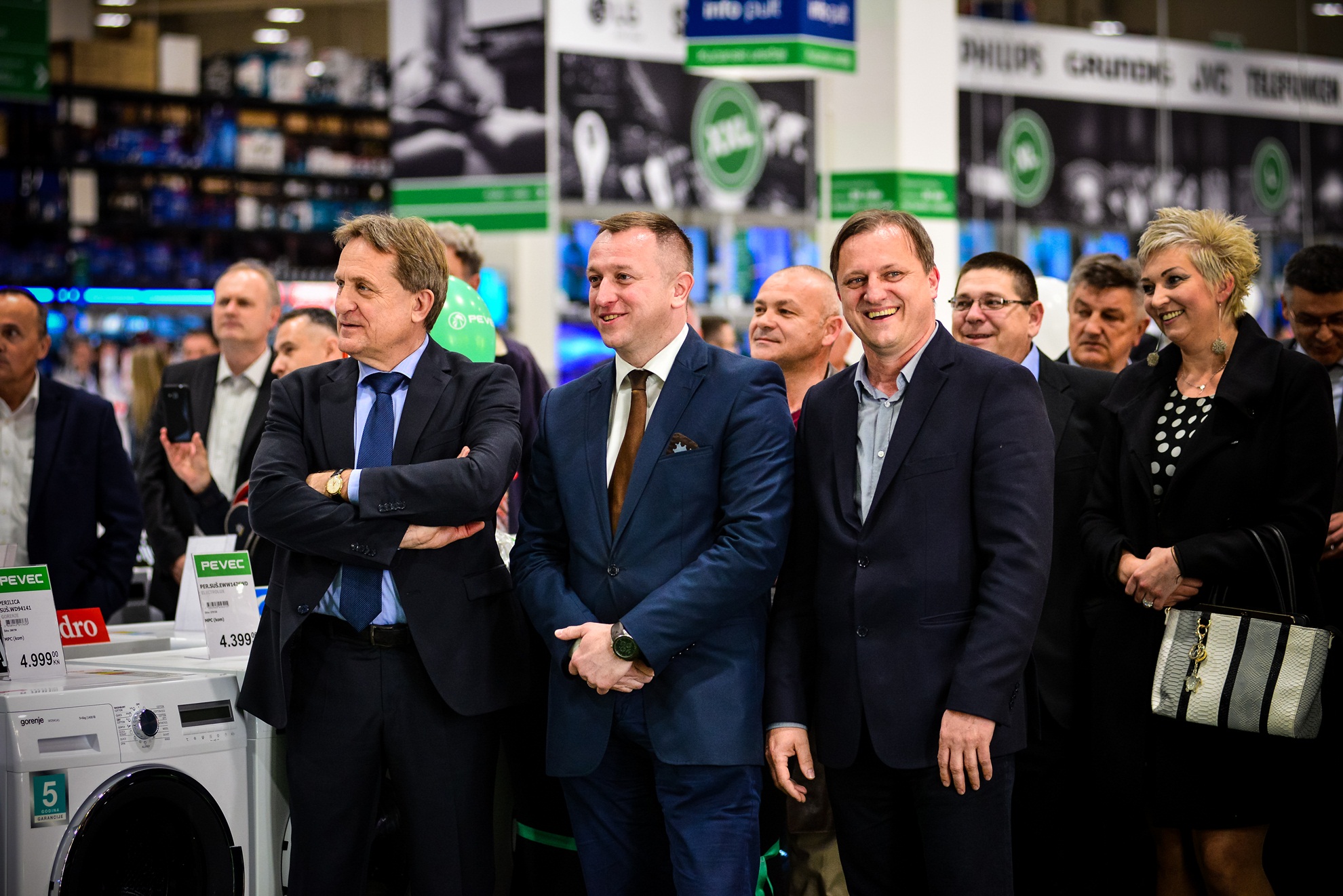 Svečano otvoren novi prodajni centar Pevec u Zadru Svečano otvoren novi prodajni centar Pevec u Zadru