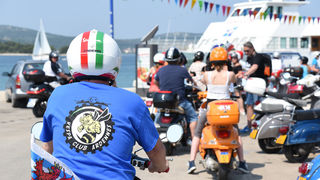 Vespaši zauzeli Biograd, foto: Vinko Pešić