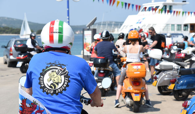 Vespaši zauzeli Biograd, foto: Vinko Pešić