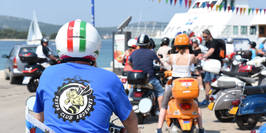 Vespaši zauzeli Biograd, foto: Vinko Pešić Vespaši zauzeli Biograd, foto: Vinko Pešić