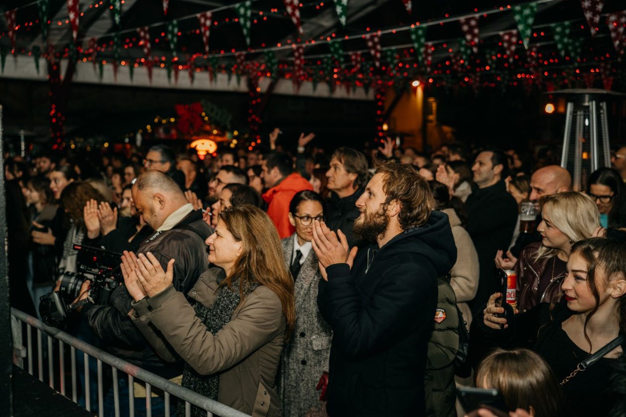 Nipplepeople @ Advent u Zadru – Božićni gramofon na Pijaci