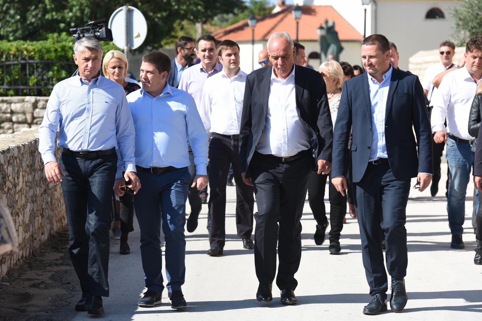 Ministri Butković i Ćorić obišli poplavljena područja u Zadarskoj županiji