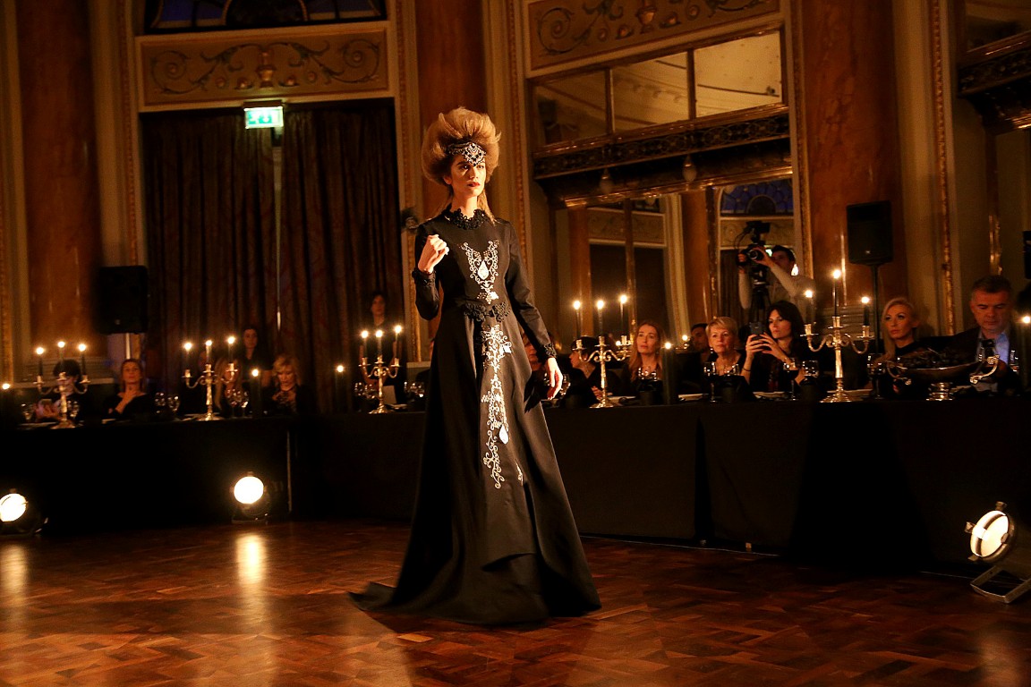 Modni spektakl Hippy Gardena