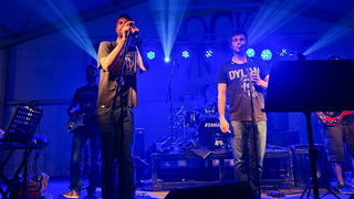 Jelena Rozga oduševila je brojnu publiku drugog dana Jarun Piknik Festivala. Nirvana kao i stari Jelenini hitovi rasplesali su tisuće posjetitelja na Otoku hrvatske mladeži