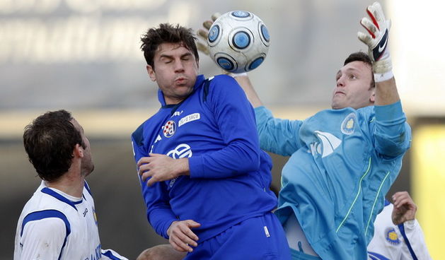 Zagreb, 130310. Stadion u Maksimiru, Maksimirska 128. 20. kolo Prve HNL, Dinamo – Zadar Na fotografiji: Leandro Cufre i Antonijo Jezina. Foto: Ronald Gorsic / CROPIX