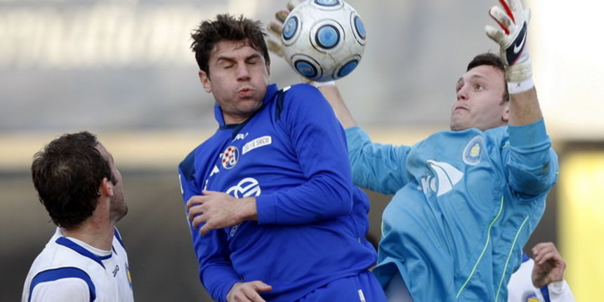 Zagreb, 130310. Stadion u Maksimiru, Maksimirska 128. 20. kolo Prve HNL, Dinamo – Zadar Na fotografiji: Leandro Cufre i Antonijo Jezina. Foto: Ronald Gorsic / CROPIX Zagreb, 130310. Stadion u Maksimiru, Maksimirska 128. 20. kolo Prve HNL, Dinamo – Zadar Na fotografiji: Leandro Cufre i Antonijo Jezina. Foto: Ronald Gorsic / CROPIX