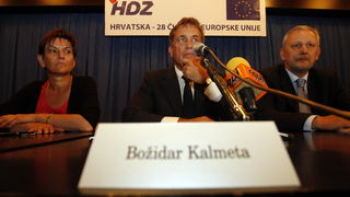 Zadar, 080811.
Javna tribina u clubu Arsenal o Hrvatskoj kao 28-oj clanici EU, u organizaciji zadarskog HDZ-a – govore ministri Davor Bozinovic i Martina Dalic. Na tribini su bili i ministar Bozidar Kalmeta, Vladimir Seks te mnogobrojni saborski zastupnic Zadar, 080811.
Javna tribina u clubu Arsenal o Hrvatskoj kao 28-oj clanici EU, u organizaciji zadarskog HDZ-a – govore ministri Davor Bozinovic i Martina Dalic. Na tribini su bili i ministar Bozidar Kalmeta, Vladimir Seks te mnogobrojni saborski zastupnic