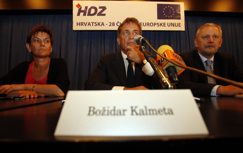 Zadar, 080811.
Javna tribina u clubu Arsenal o Hrvatskoj kao 28-oj clanici EU, u organizaciji zadarskog HDZ-a – govore ministri Davor Bozinovic i Martina Dalic. Na tribini su bili i ministar Bozidar Kalmeta, Vladimir Seks te mnogobrojni saborski zastupnic Zadar, 080811.
Javna tribina u clubu Arsenal o Hrvatskoj kao 28-oj clanici EU, u organizaciji zadarskog HDZ-a – govore ministri Davor Bozinovic i Martina Dalic. Na tribini su bili i ministar Bozidar Kalmeta, Vladimir Seks te mnogobrojni saborski zastupnic