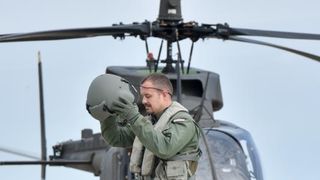 U Zracnoj bazi Zemunik odrzana je prezentacija pocetka letacke obuke na helikopterima OH-58D Kiowa Warrior koji su donacija americke vojske. Prezentaciji je naocio ministar obrane RH Damir Krsticevic koji je sudjelovao u trenaznom letu