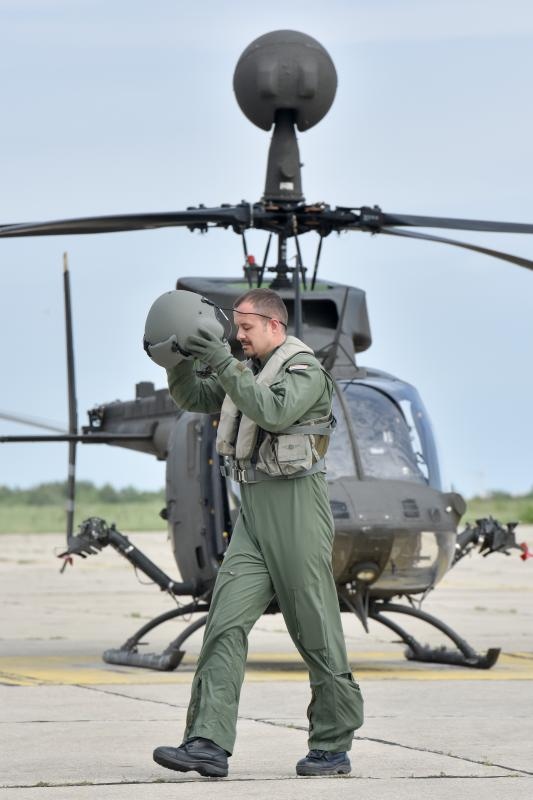 U Zracnoj bazi Zemunik odrzana je prezentacija pocetka letacke obuke na helikopterima OH-58D Kiowa Warrior koji su donacija americke vojske. Prezentaciji je naocio ministar obrane RH Damir Krsticevic koji je sudjelovao u trenaznom letu