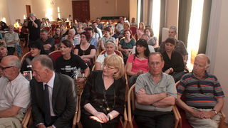 Julianne Eden Bušić predstavila novu knjigu “Živa glava”, Foto: Lucija Juravić Julianne Eden Bušić predstavila novu knjigu “Živa glava”, Foto: Lucija Juravić