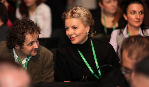 Zagreb, 031209.
Predavanje Amerikanca Davida Plouffea ‘The art of possible’ u Hypo centru, koji je postao poznat kao covjek koji je vodio i smislio predizbornu kampanju Baracka Obame. Na slici: novinarka Mirjana Hrga.
Foto: Igor Sambolec / CROPIX