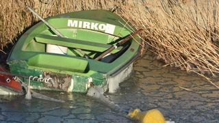 Zaledilo Vransko jezero u lučici na Prosici