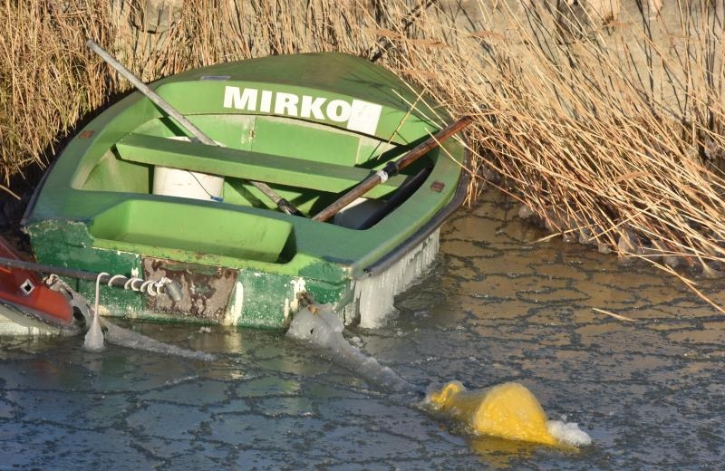 Zaledilo Vransko jezero u lučici na Prosici