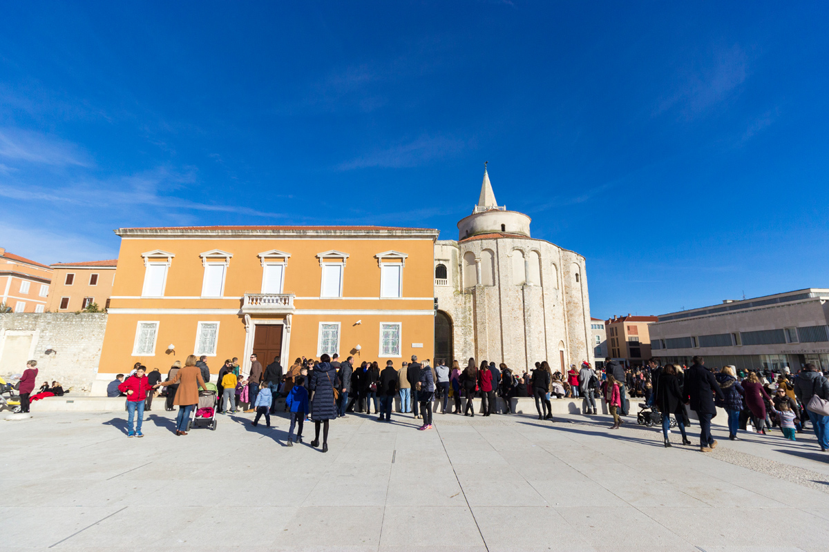 Badnjak 2016: Blagdanski đir po gradu 24. prosinca Badnjak 2016: Blagdanski đir po gradu 24. prosinca