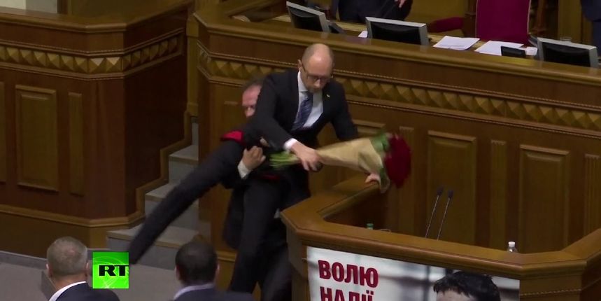 Masovna tučnjava u ukrajinskom Parlamentu, Screenshot Youtube Masovna tučnjava u ukrajinskom Parlamentu, Screenshot Youtube