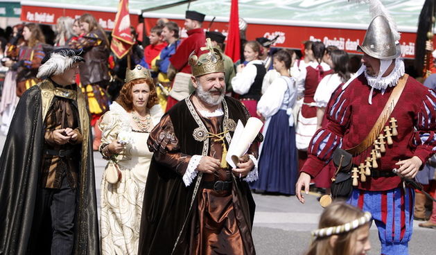 Koprivnica, 040910.
Renesansni festival u Koprivnici odvija se cetvrti put na gradskim bedemima, ostacima protuturske utvrde. Uz mnogo atrakativnog sadrzaja ove godine ce ugostiti partnere iz Hrvatske, Madjarske i Slovacke .
Na slici: povorka sudionika re