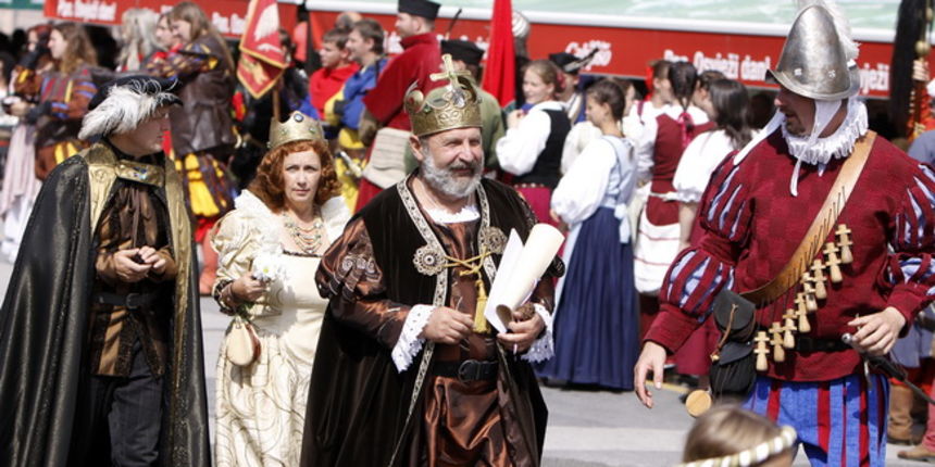 Koprivnica, 040910.
Renesansni festival u Koprivnici odvija se cetvrti put na gradskim bedemima, ostacima protuturske utvrde. Uz mnogo atrakativnog sadrzaja ove godine ce ugostiti partnere iz Hrvatske, Madjarske i Slovacke .
Na slici: povorka sudionika re