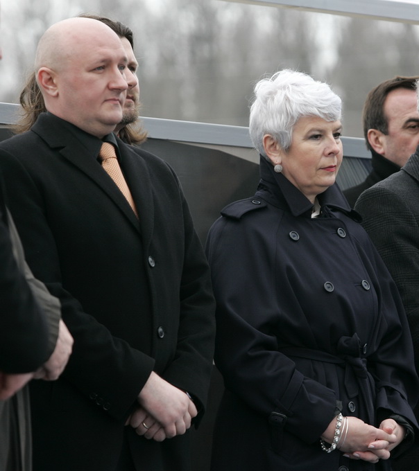 Knin, 150311.
Premijerka Jadranka Kosor otvorila je radove na prosirenju pogona tvornice Div u Kninu.
Jadranka Kosor i vlasnik Diva Tomislav Debeljak
Foto : Jakov Prkic / Cropix Knin, 150311.
Premijerka Jadranka Kosor otvorila je radove na prosirenju pogona tvornice Div u Kninu.
Jadranka Kosor i vlasnik Diva Tomislav Debeljak
Foto : Jakov Prkic / Cropix