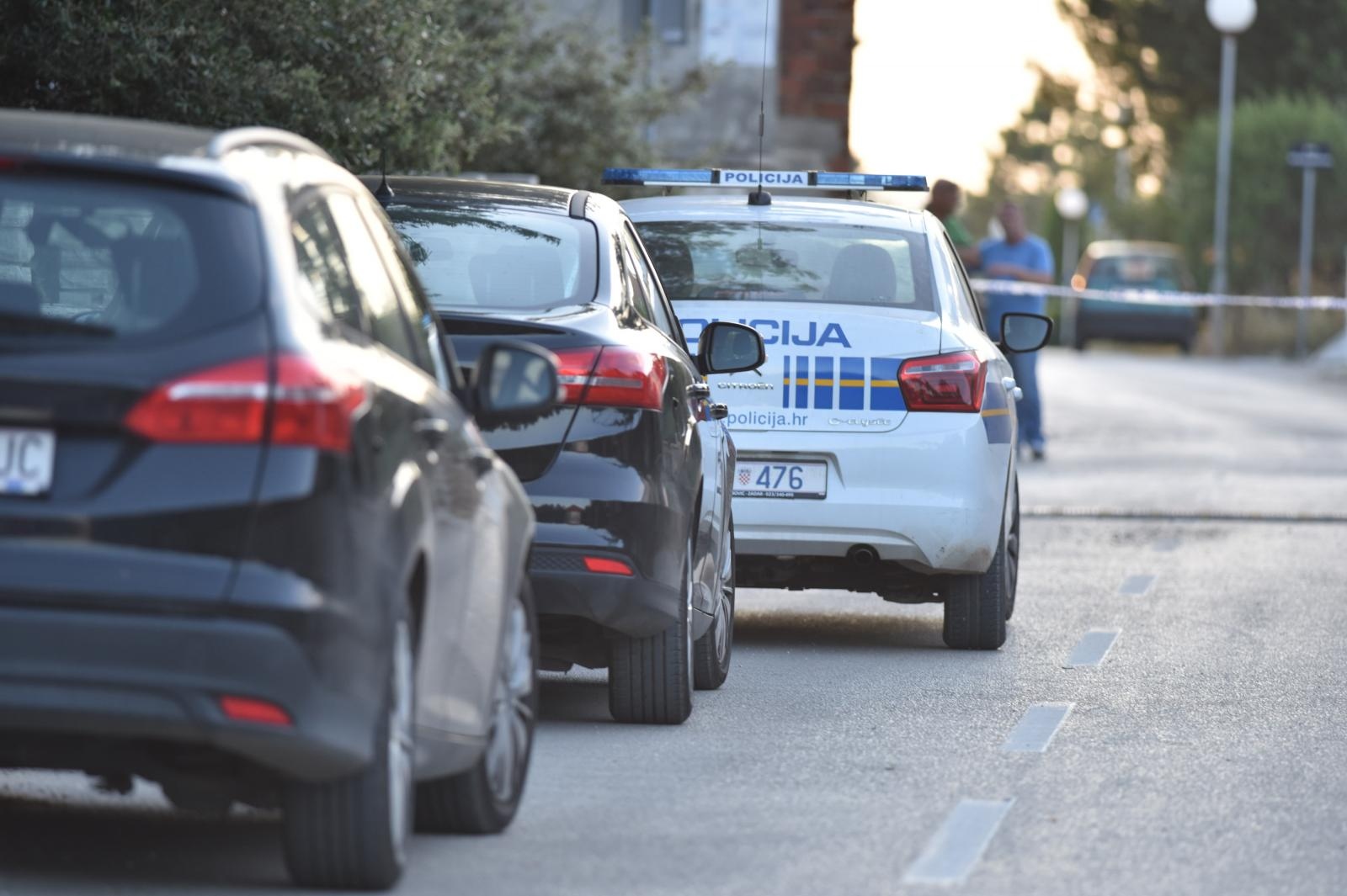 Policijski očevid u obiteljskoj kući u Vrsima, gdje se dogodilo ubojstvo i samoubojstvo Policijski očevid u obiteljskoj kući u Vrsima, gdje se dogodilo ubojstvo i samoubojstvo