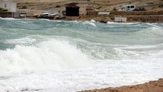 Olujna bura poharala plažu Zrće. Photo: Dalibor Urukalović/PIXSELL