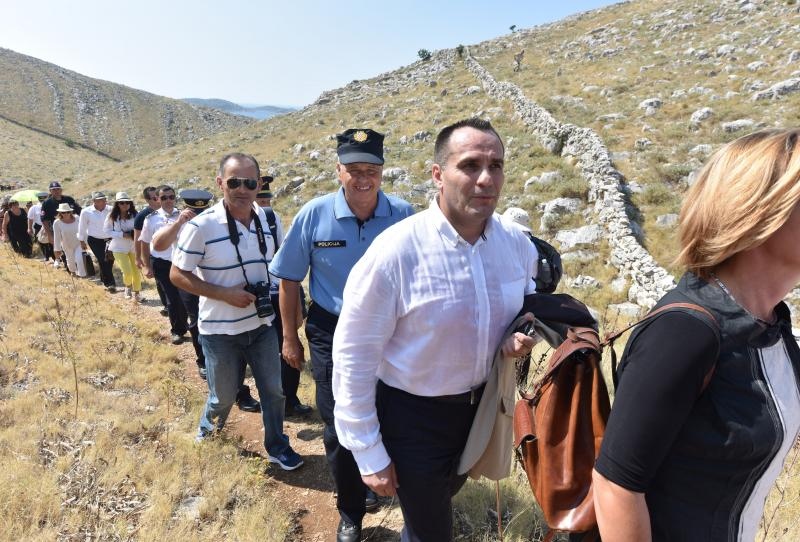 Obilježena 9. obljetnica kornatske tragedije u kojoj je život izgubilo 12 vatrogasaca. Photo: Hrvoje Jelavić/PIXSELL Obilježena 9. obljetnica kornatske tragedije u kojoj je život izgubilo 12 vatrogasaca. Photo: Hrvoje Jelavić/PIXSELL