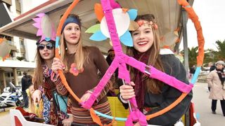 Karnevalska povorka okupila se na parkiralistu kod ‘Ljepotice’ a potom je krenula prema sredisnjem gradskom Trgu. Photo: Dino Stanin/PIXSELL