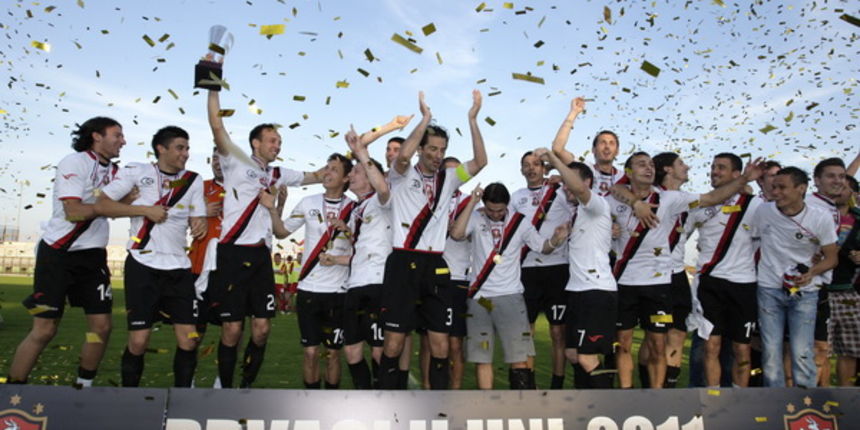 Velika Gorica, 290511. Gradski stadion. Nogometna utakmica 30. kola 2.HNL izmedju NK Gorica i NK HASK. Nogometasi Gorice osvojili su prvo mjesto u ligi te ce iduce sezone igrati u 1.HNL. Na slici: Novi prvoligasi NK Gorica.. Foto: Nenad Dugi / CROPIX Velika Gorica, 290511. Gradski stadion. Nogometna utakmica 30. kola 2.HNL izmedju NK Gorica i NK HASK. Nogometasi Gorice osvojili su prvo mjesto u ligi te ce iduce sezone igrati u 1.HNL. Na slici: Novi prvoligasi NK Gorica.. Foto: Nenad Dugi / CROPIX