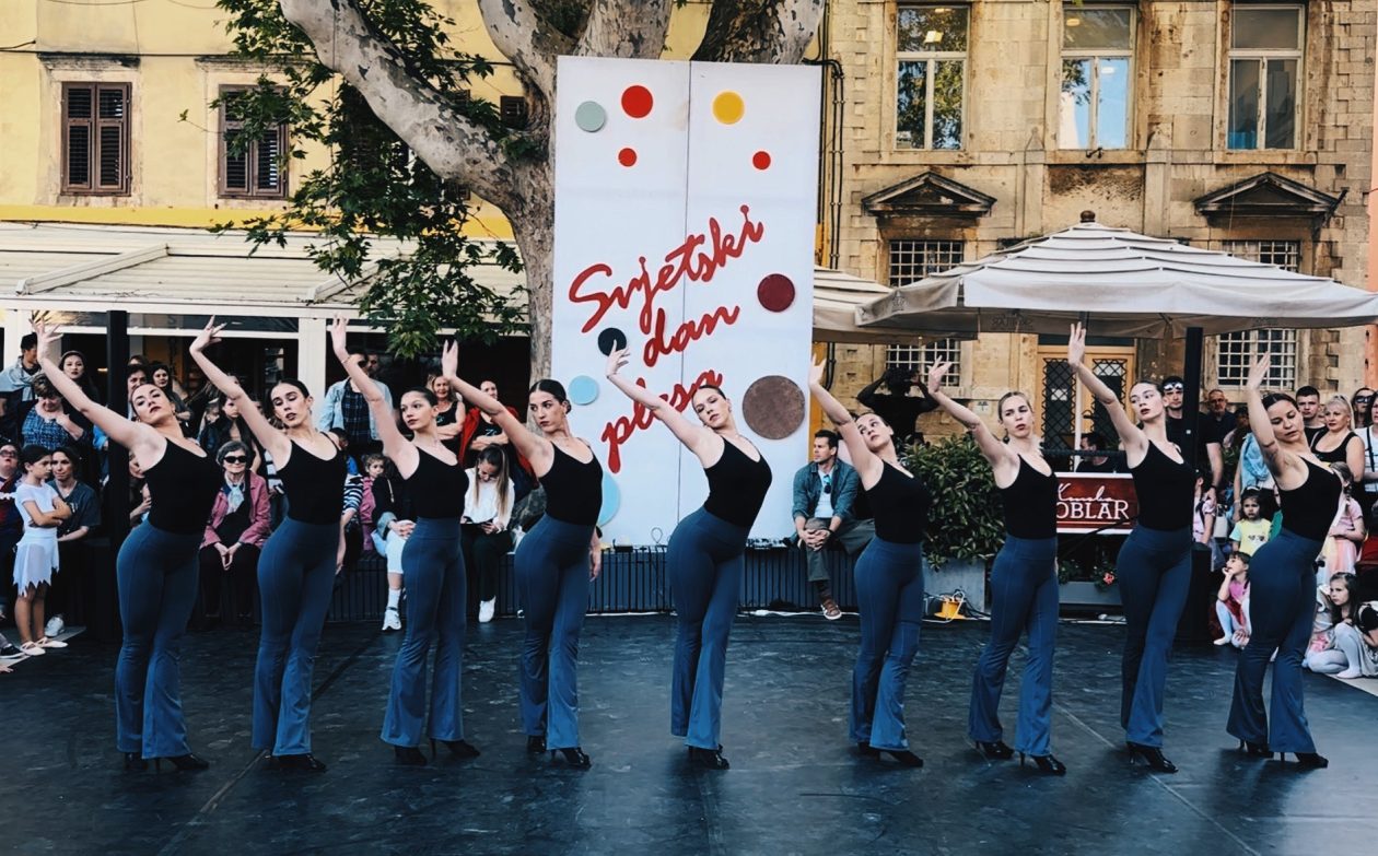 02446118-D7FA-44F3-A1BF-D4CCD8C7BD4E