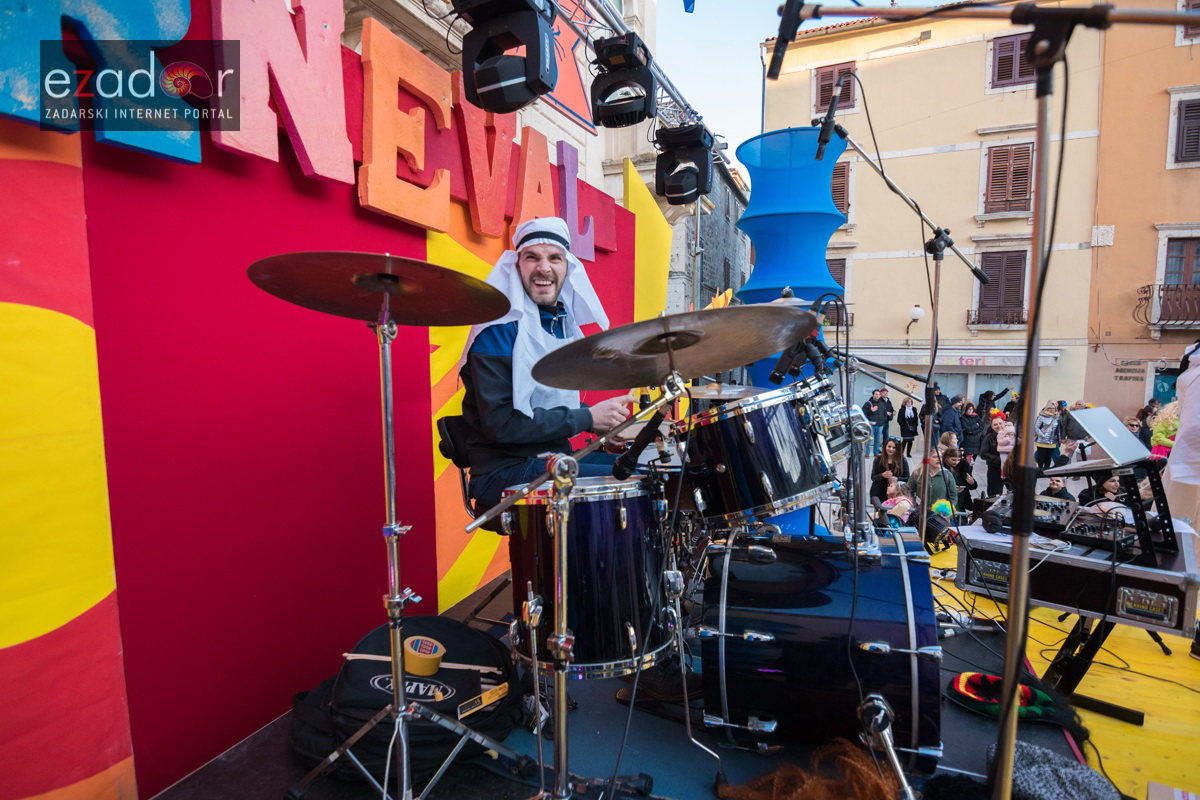 Zadarski karneval 2018: Povorka maškaranih skupina od Gradskih vrata preko Foruma do Narodnog trga Zadarski karneval 2018: Povorka maškaranih skupina od Gradskih vrata preko Foruma do Narodnog trga