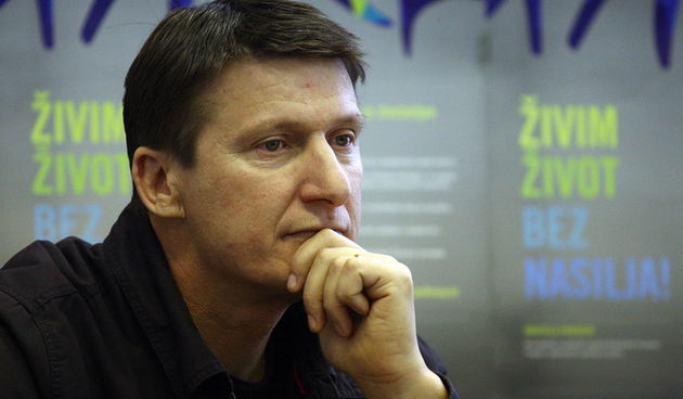 Zadar, 091110.
Zadarski pjevac Tomislav Bralic angaziran za predstavnika kampanje “Zivim zivot bez nasilja” koju provodi PU Zadarska.
Na fotografiji: Tomislav Bralic na tiskovnoj konferenciji u PU Zadar.
Foto: Vladimir Ivanov / CROPIX