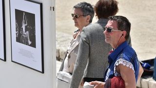 Povodom 20. godisnjice smrti kosarkaskog velikana Krese Cosica, uz humanitarnu prodaju proizvoda po simbolicnima cijenama na Forumu je organizirana izlozba njegovih fotografija, a najmladji su sudjelovali u kosarkaskom turniru. Ljerka Cosic s obitelji. Ph Povodom 20. godisnjice smrti kosarkaskog velikana Krese Cosica, uz humanitarnu prodaju proizvoda po simbolicnima cijenama na Forumu je organizirana izlozba njegovih fotografija, a najmladji su sudjelovali u kosarkaskom turniru. Ljerka Cosic s obitelji. Ph