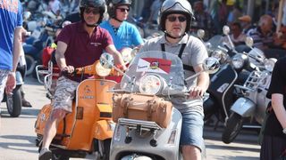 U Biogradu na moru zapoceo je Vespa World Days 2015 koji traje od 11-14. lipnja. Ocekuje se dolazak 5000 vozaca iz 32 zemlje. Photo: Hrvoje Jelavic/PIXSELL U Biogradu na moru zapoceo je Vespa World Days 2015 koji traje od 11-14. lipnja. Ocekuje se dolazak 5000 vozaca iz 32 zemlje. Photo: Hrvoje Jelavic/PIXSELL