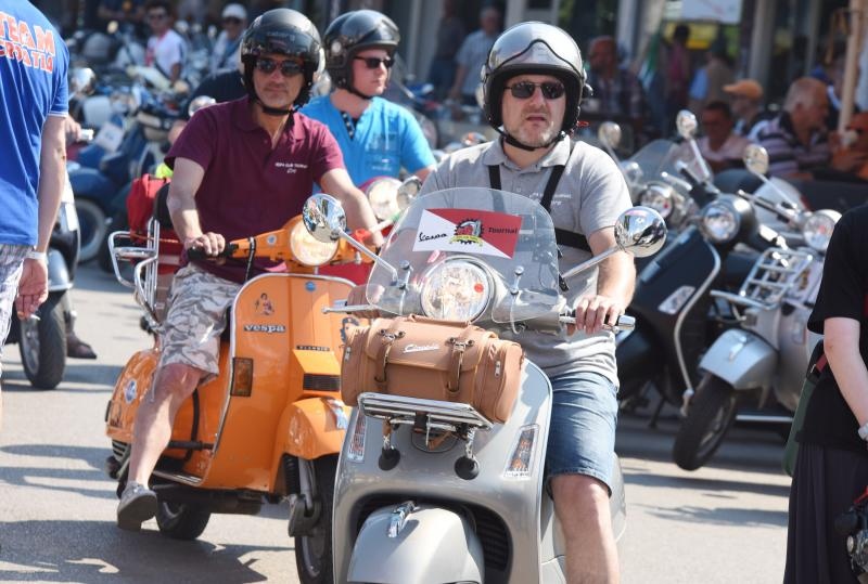 U Biogradu na moru zapoceo je Vespa World Days 2015 koji traje od 11-14. lipnja. Ocekuje se dolazak 5000 vozaca iz 32 zemlje. Photo: Hrvoje Jelavic/PIXSELL U Biogradu na moru zapoceo je Vespa World Days 2015 koji traje od 11-14. lipnja. Ocekuje se dolazak 5000 vozaca iz 32 zemlje. Photo: Hrvoje Jelavic/PIXSELL