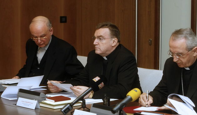 Zagreb, 090413.
Ksaverska cesta, HBK.
Redovito plenarno zasjedanje Hrvatske biskupske konferencije pod predsjedanjem predsjednika HBK biskupa Zelimira Puljica, trajati ce do 11. travnja. 
Na fotografiji: Kardinal Josip Bozanic i biskup Zelimir Puljic.
Fot