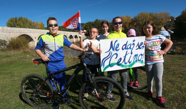 Hrvace: ekopiknik i ekoprosvjed protiv termoelektrane Peruća