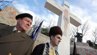 Maslenica: Otkrivanje spomen obilježja križa za poginule hrvatske branitelje u VRO Maslenica ´93, Foto: Filip Brala/PIXSELL